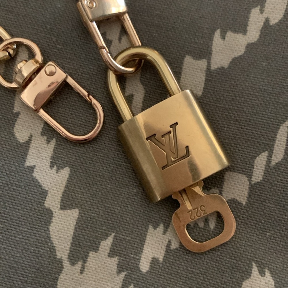 Lv Authentic Lock And Key Number (322) - image 2